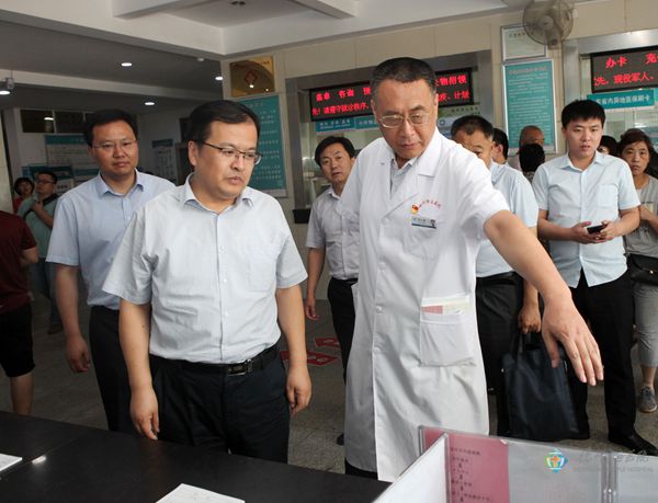 山东省委老干部局副局长李学忠来我院调研指导