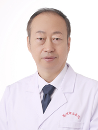       心血管内科，主任医师，原副院长。山东省危重病学会委员，德州市心血管病学会副主任委员，德州市科学技术奖评审委员会评委。