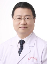   主任医师，原急诊科主任，总住院医师。1982年毕业于青岛大学医疗系，1995年至1996年在北京医院进修心内科专业，对各种心血管疾病的治疗   