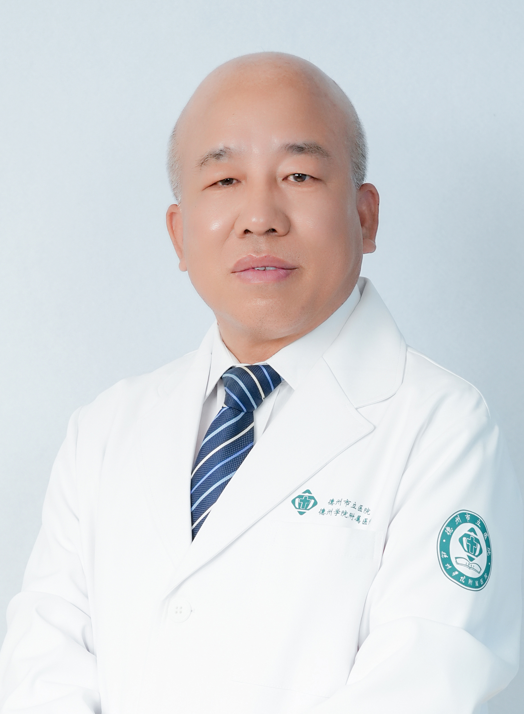 王勤山主任医师原副院长 毕业于潍坊医学院临床医学系，本科学历，从事骨科常见疾病的诊治，如颈、肩、腰、腿痛等病症。擅长组织修复技术。   