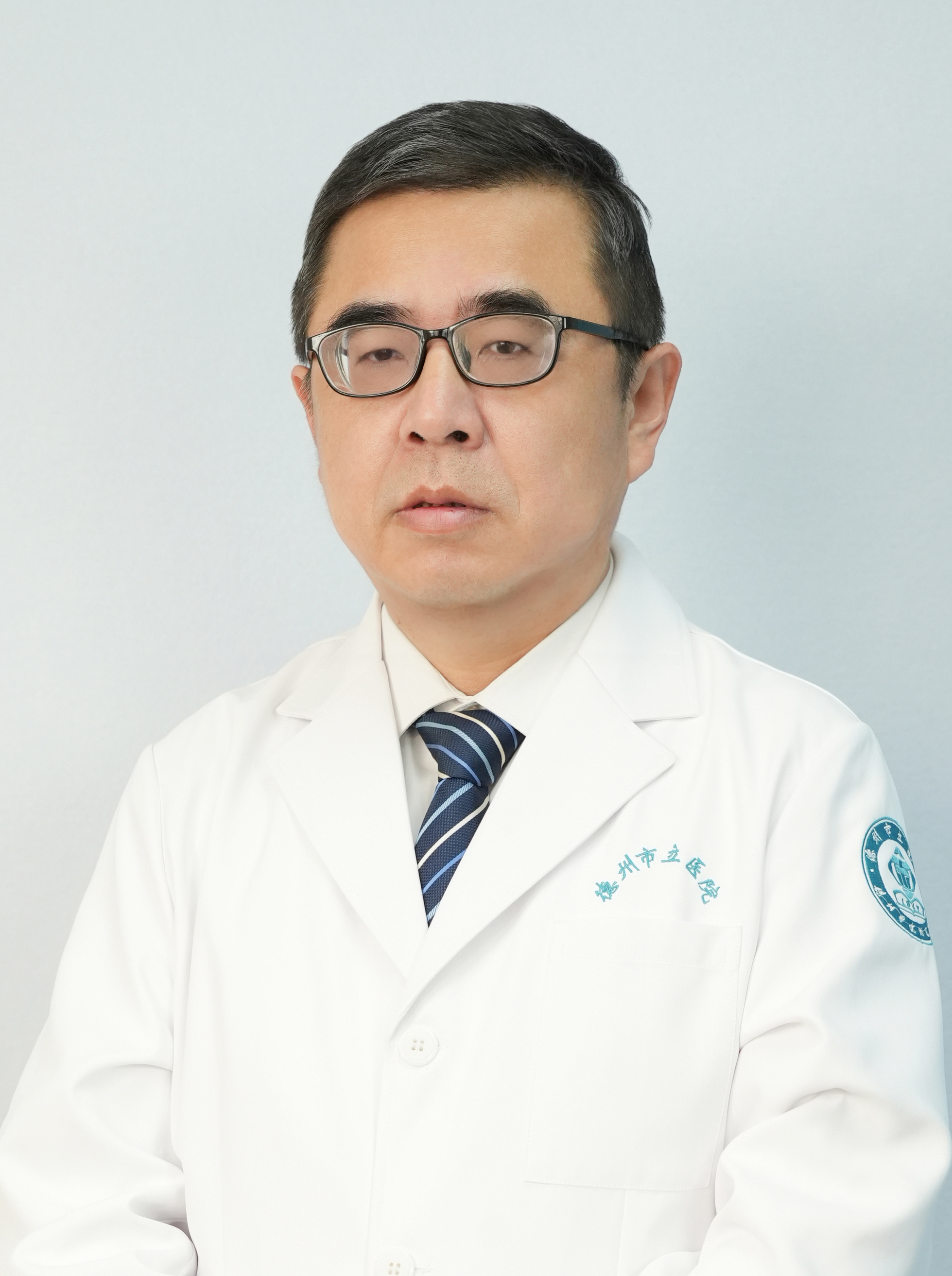 黄福林副主任医师原保健科主任  1989年毕业于滨州医学院，曾在青岛医学院附属医院及上海第二军医大学长海医院进修消化内科，擅长消化系统   